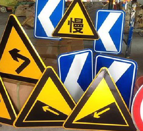 永胜标识标牌中颜色的确定是很重要的。